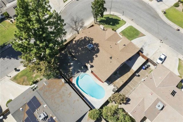 6805 Saddleback, Bakersfield, CA 93309