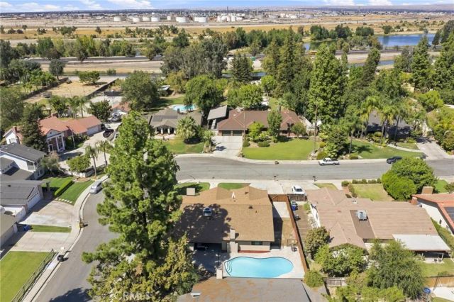 6805 Saddleback, Bakersfield, CA 93309