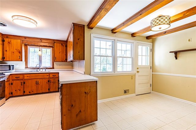 146 London Road, Webster, NY 14580
