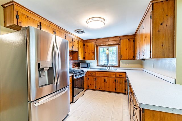 146 London Road, Webster, NY 14580