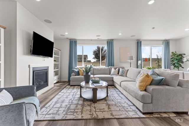 7937 E Beaufort St, Nampa, ID 83687