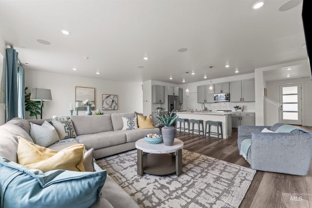 7937 E Beaufort St, Nampa, ID 83687