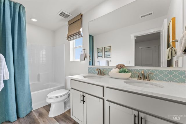 7937 E Beaufort St, Nampa, ID 83687