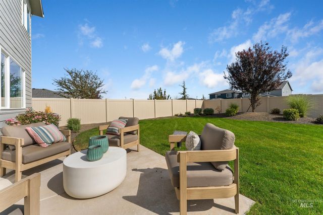 7937 E Beaufort St, Nampa, ID 83687