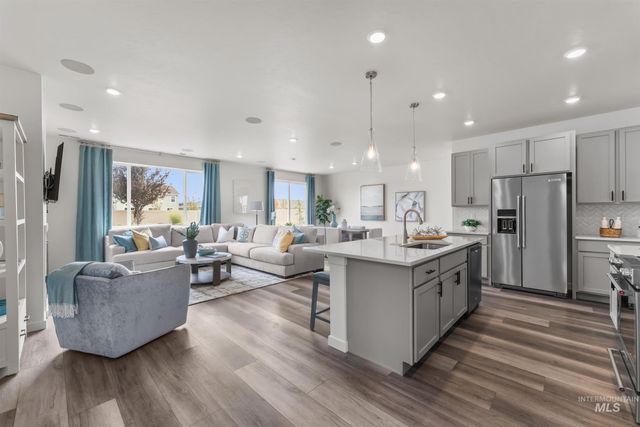 7937 E Beaufort St, Nampa, ID 83687