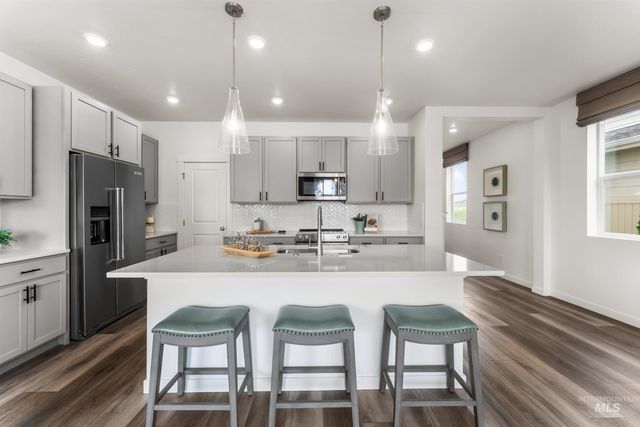 7937 E Beaufort St, Nampa, ID 83687