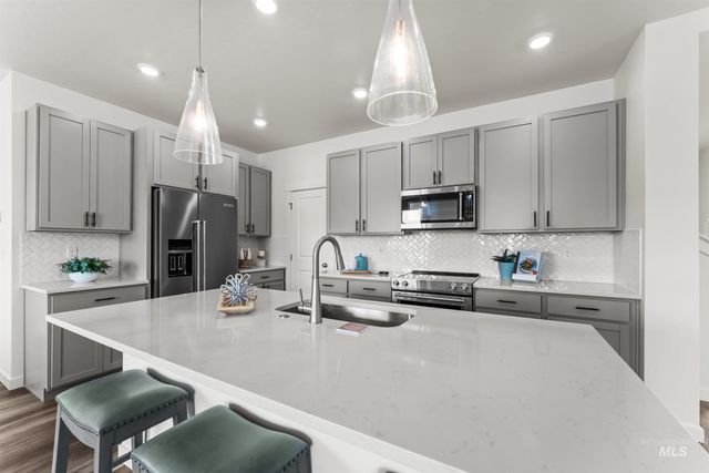 7937 E Beaufort St, Nampa, ID 83687