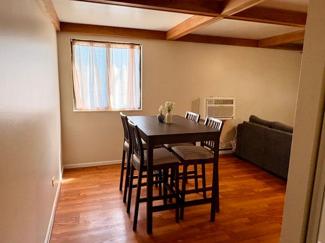 342 W Miner Street 1A, Arlington Heights, IL 60005