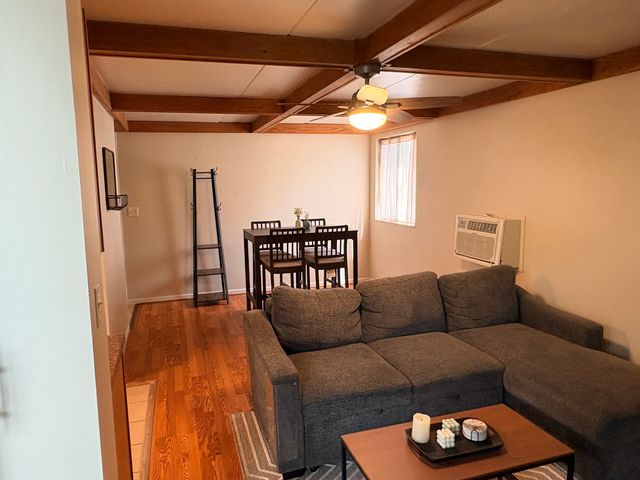342 W Miner Street 1A, Arlington Heights, IL 60005