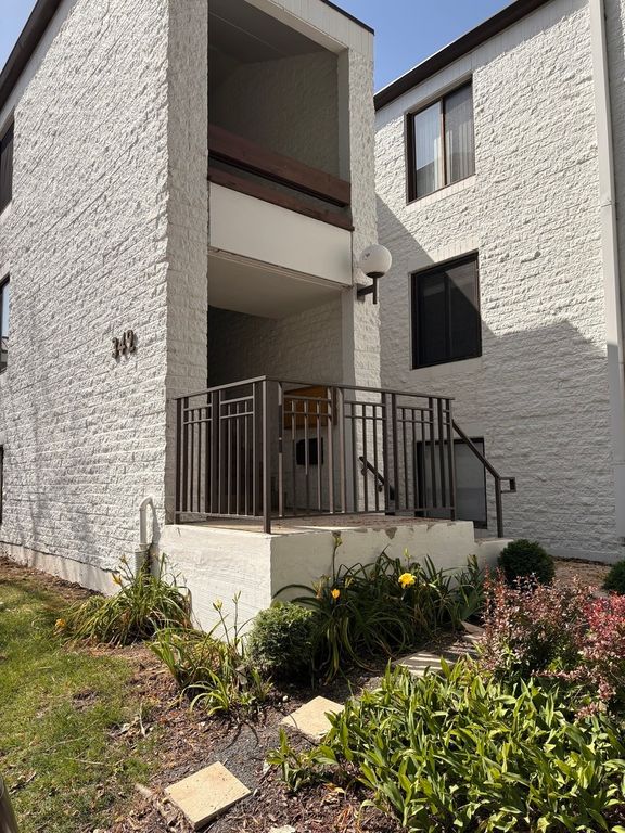 342 W Miner Street 1A, Arlington Heights, IL 60005