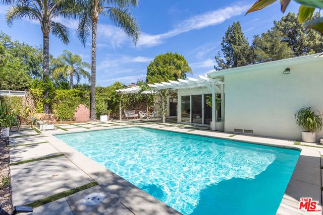 5719 Rhodes Avenue, Valley Village, CA 91607