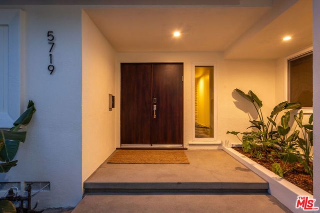 5719 Rhodes Avenue, Valley Village, CA 91607