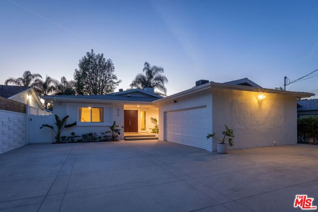 5719 Rhodes Avenue, Valley Village, CA 91607