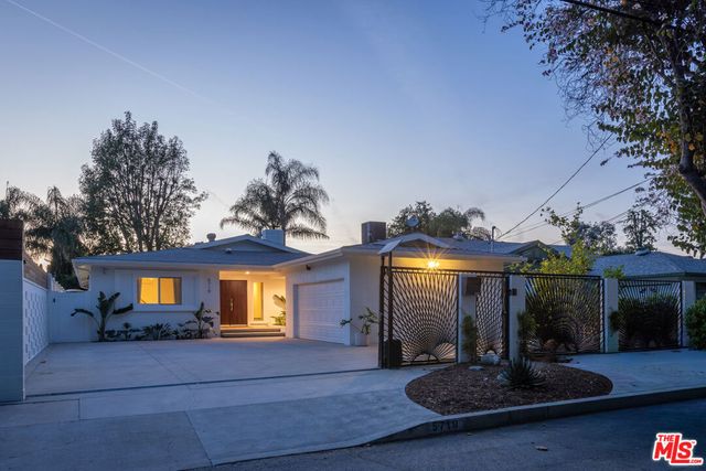 5719 Rhodes Avenue, Valley Village, CA 91607