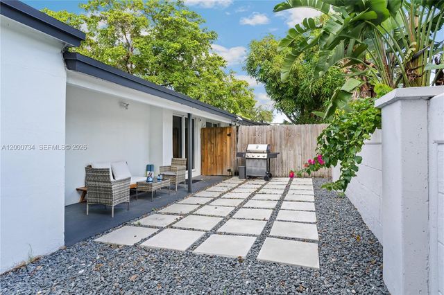 300 SW 23rd St 2, Fort Lauderdale, FL 33315