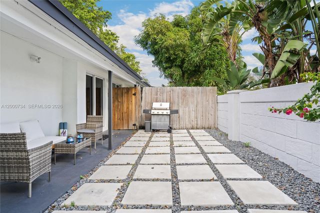 300 SW 23rd St 2, Fort Lauderdale, FL 33315