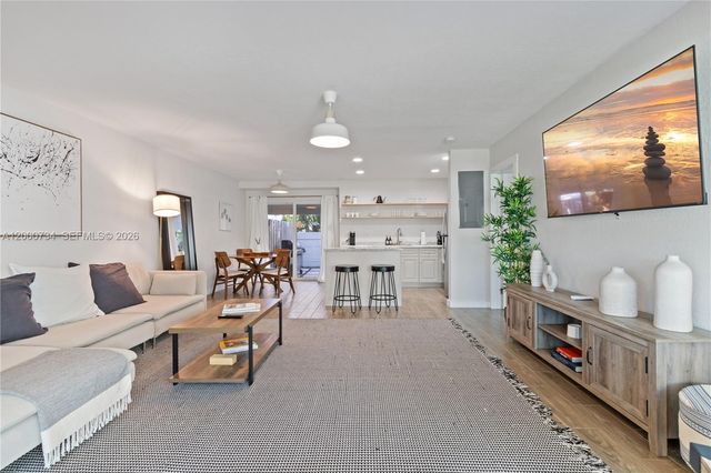 300 SW 23rd St 2, Fort Lauderdale, FL 33315