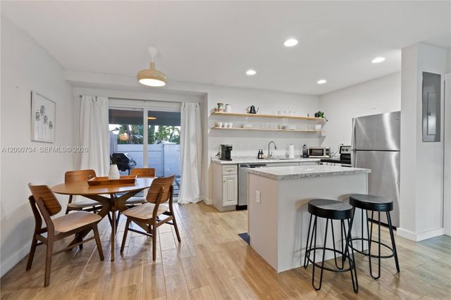 300 SW 23rd St 2, Fort Lauderdale, FL 33315