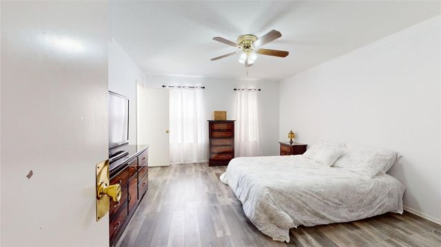 7106 Bayou Crest Drive, Houston, TX 77088