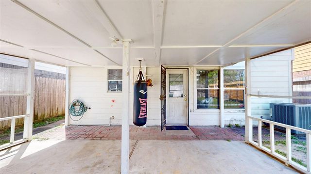 7106 Bayou Crest Drive, Houston, TX 77088