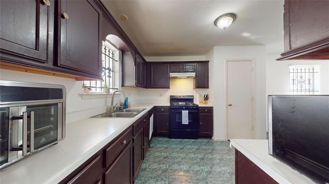 7106 Bayou Crest Drive, Houston, TX 77088