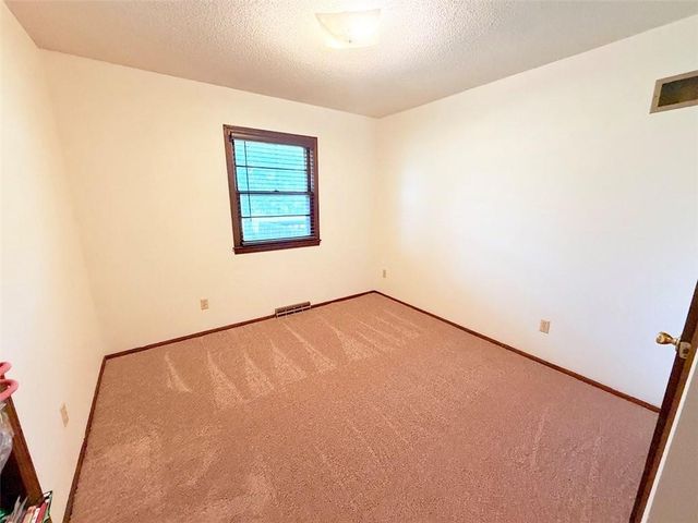 2414 N Hoover Road, Buckner, MO 64016