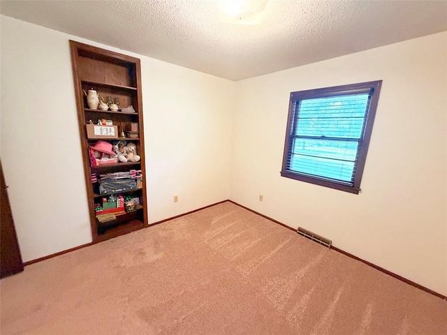 2414 N Hoover Road, Buckner, MO 64016
