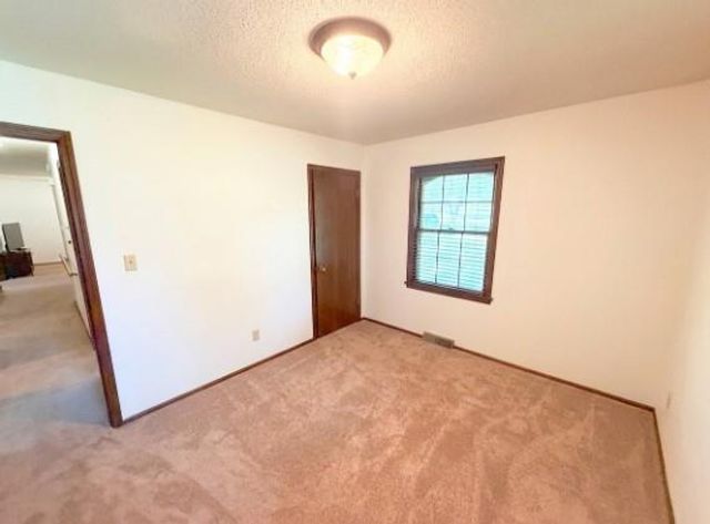 2414 N Hoover Road, Buckner, MO 64016