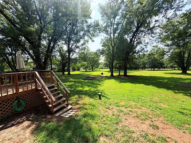 2414 N Hoover Road, Buckner, MO 64016