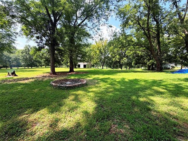 2414 N Hoover Road, Buckner, MO 64016