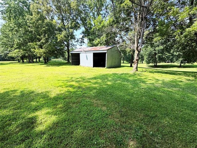 2414 N Hoover Road, Buckner, MO 64016