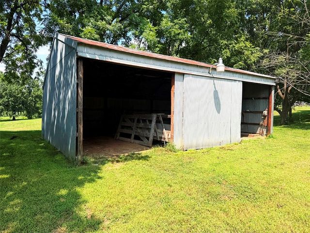 2414 N Hoover Road, Buckner, MO 64016