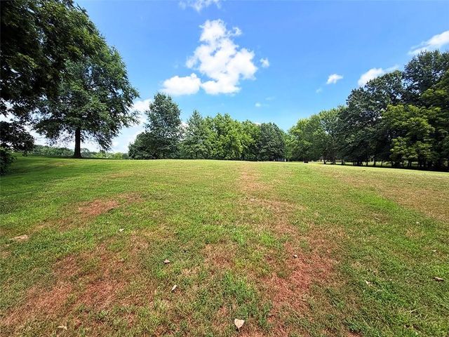 2414 N Hoover Road, Buckner, MO 64016