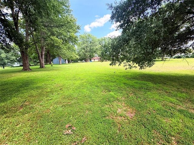 2414 N Hoover Road, Buckner, MO 64016