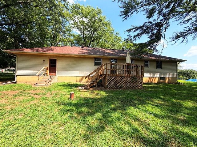 2414 N Hoover Road, Buckner, MO 64016