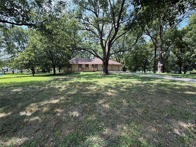 2414 N Hoover Road, Buckner, MO 64016