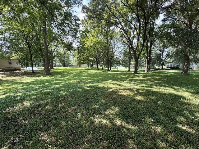 2414 N Hoover Road, Buckner, MO 64016