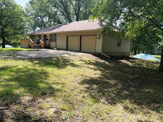 2414 N Hoover Road, Buckner, MO 64016
