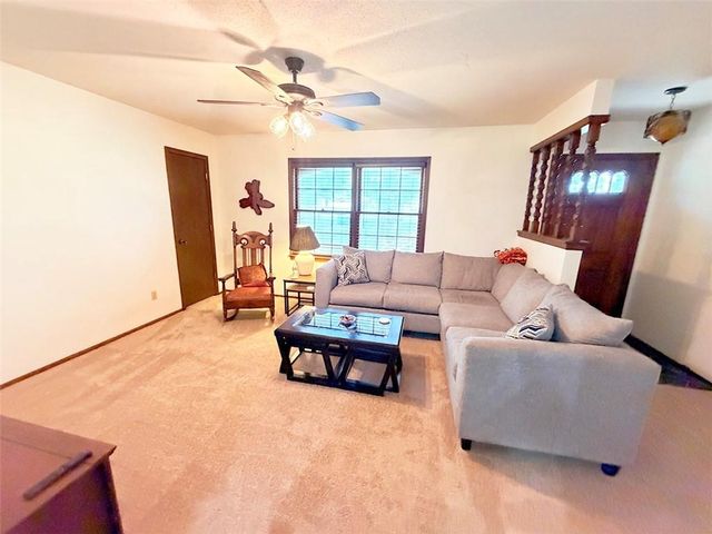 2414 N Hoover Road, Buckner, MO 64016