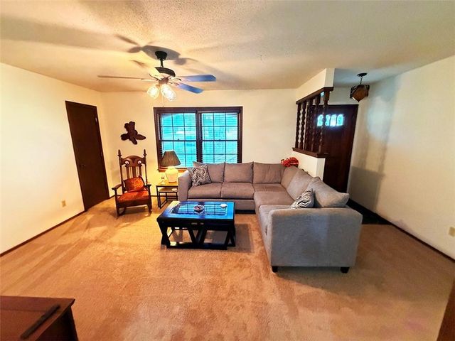 2414 N Hoover Road, Buckner, MO 64016
