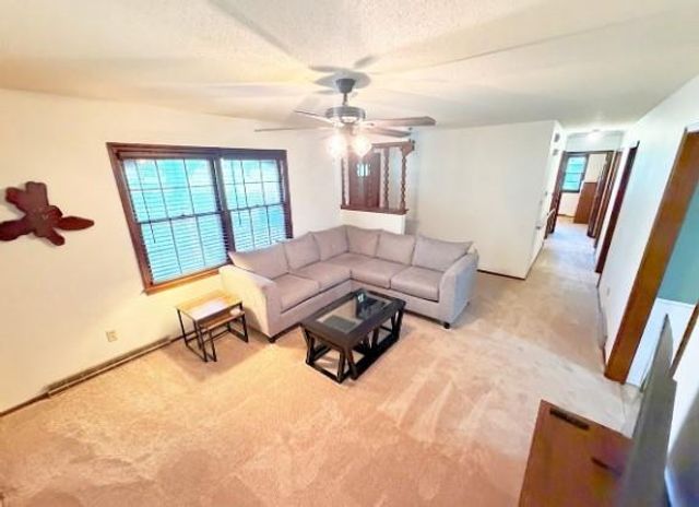 2414 N Hoover Road, Buckner, MO 64016