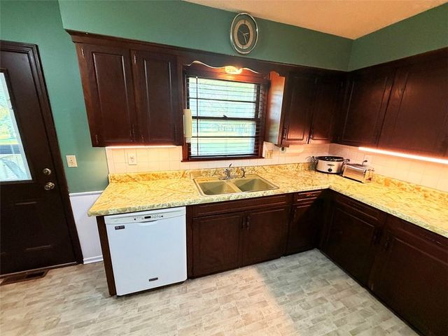 2414 N Hoover Road, Buckner, MO 64016
