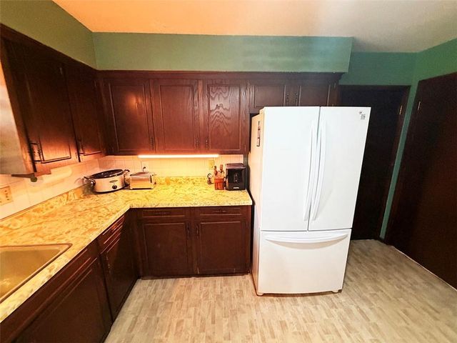 2414 N Hoover Road, Buckner, MO 64016