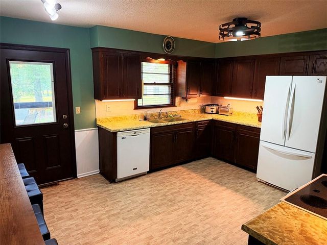 2414 N Hoover Road, Buckner, MO 64016