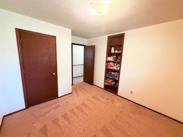 2414 N Hoover Road, Buckner, MO 64016