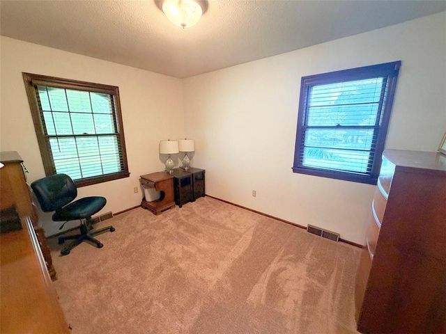 2414 N Hoover Road, Buckner, MO 64016