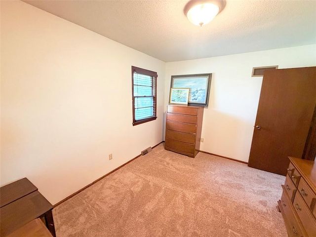 2414 N Hoover Road, Buckner, MO 64016