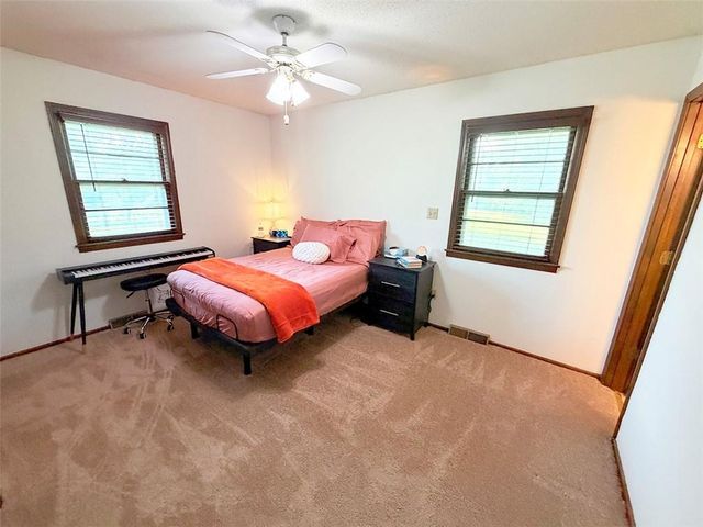 2414 N Hoover Road, Buckner, MO 64016