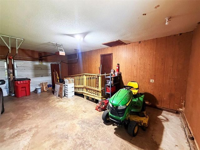 2414 N Hoover Road, Buckner, MO 64016