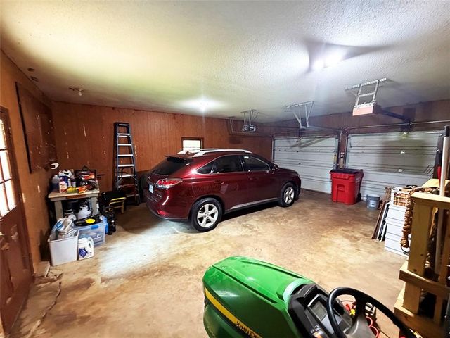2414 N Hoover Road, Buckner, MO 64016